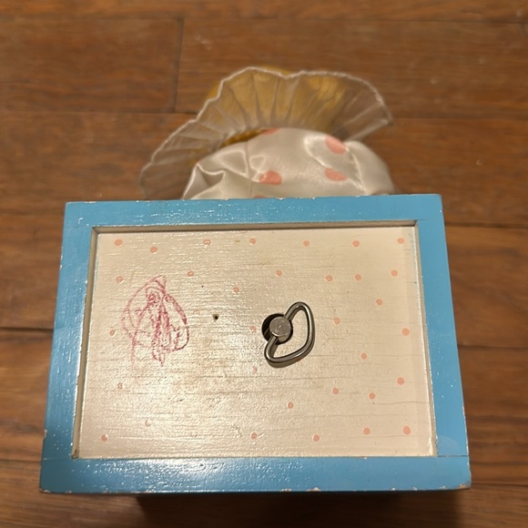 “It’s a Small World” Wind Up Bear - Picture 6 of 7